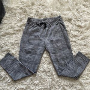 Lululemon stretchy cropped pant